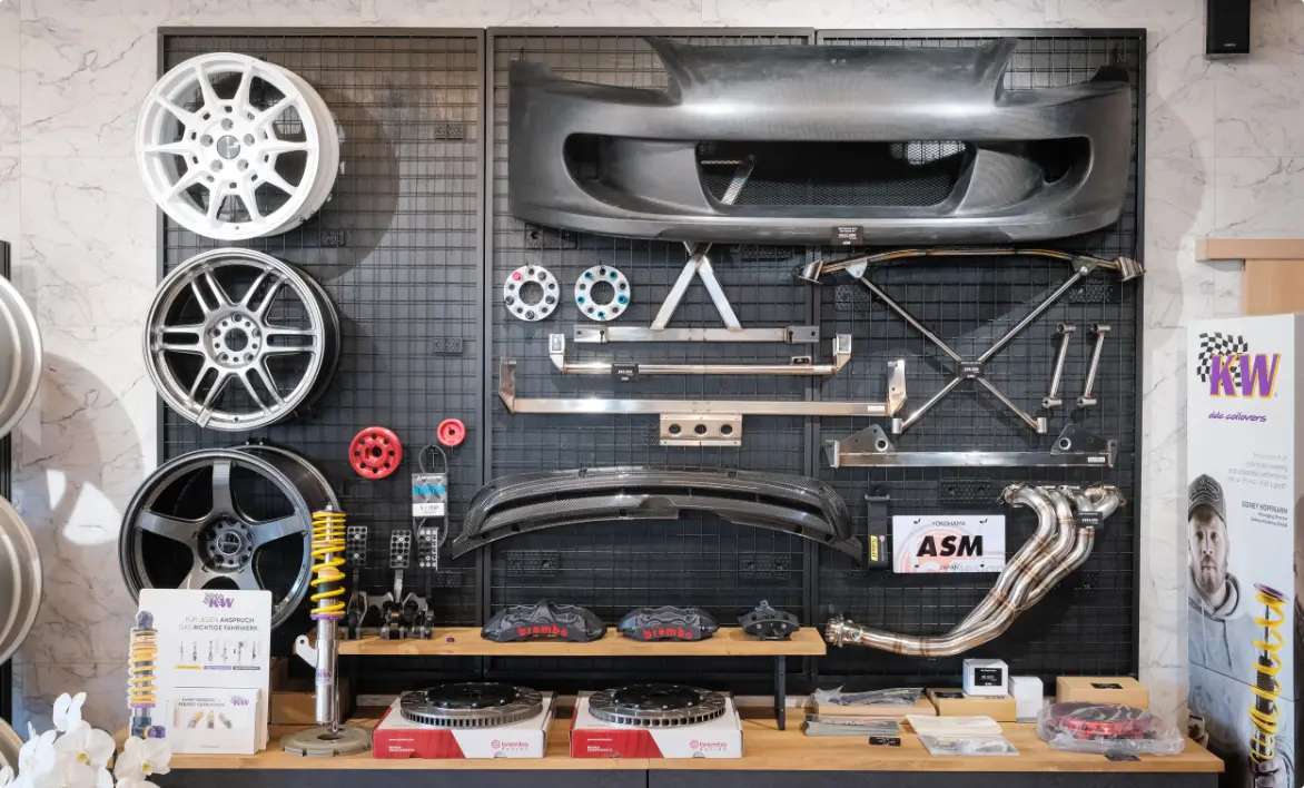 パーツ・グッズ・レーシングギアの開発・販売